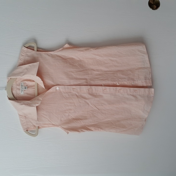 Banana Republic Tops - 🍌Banana Republic sleeveless blouse button up size 8